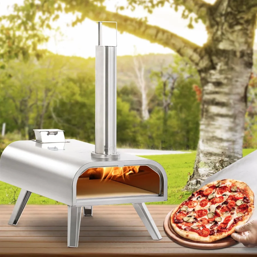 Bighorn 16" allumé sur une table en bois au jardin, une pizza sortie du four à côté
