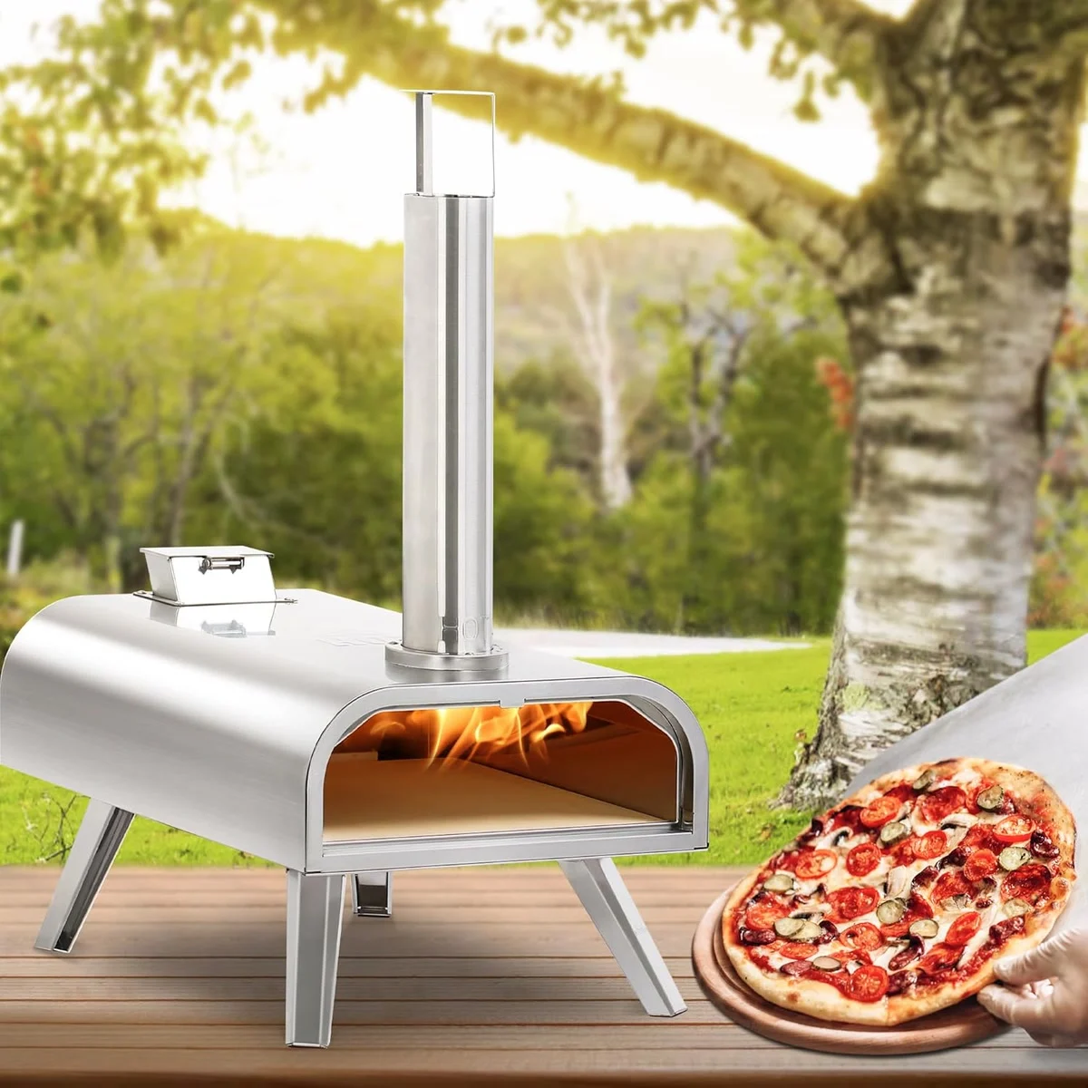 Bighorn 16" allumé sur une table en bois au jardin, une pizza sortie du four à côté