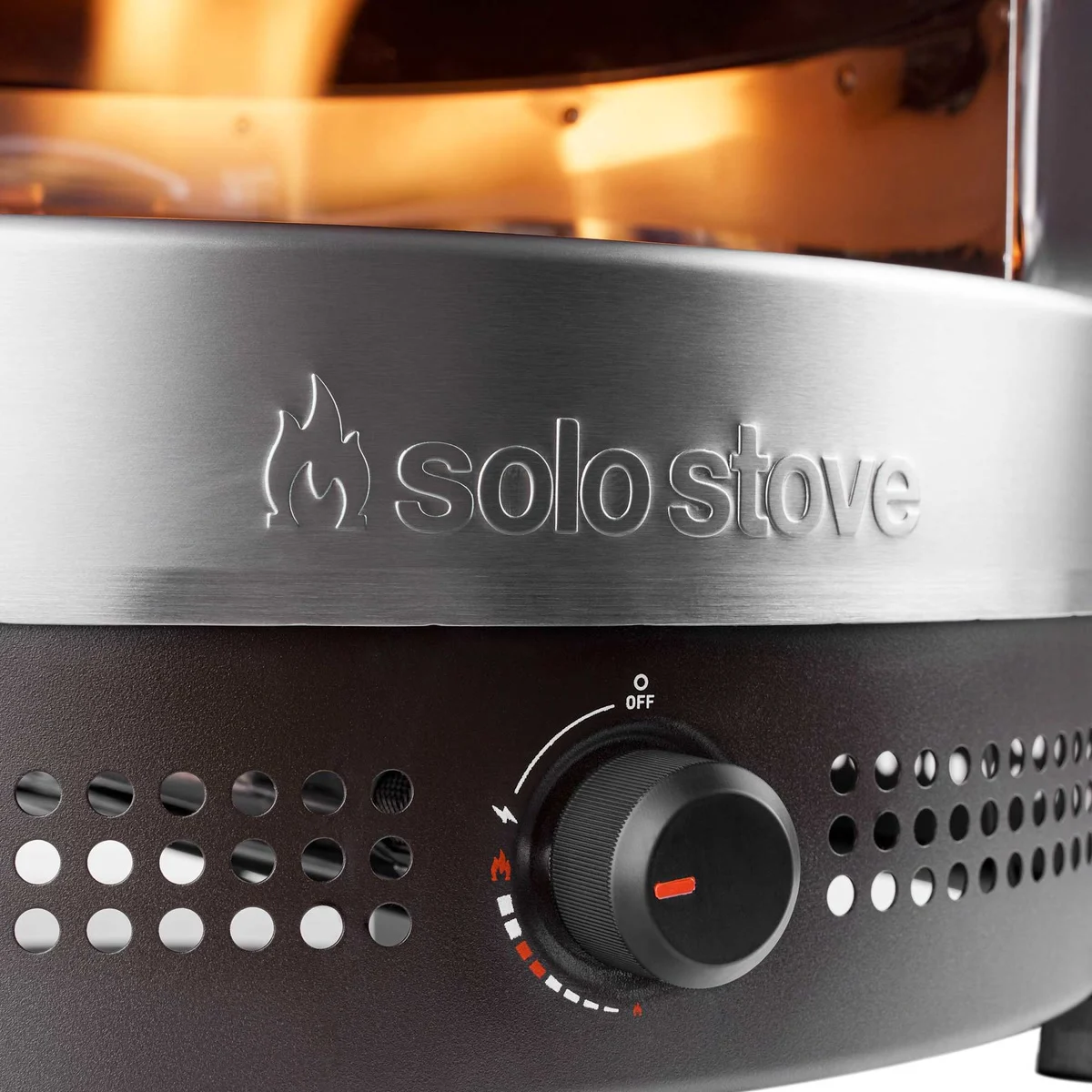 La molette de réglage de la flamme du Solo Stove Pi Prime, les flammes dans le four