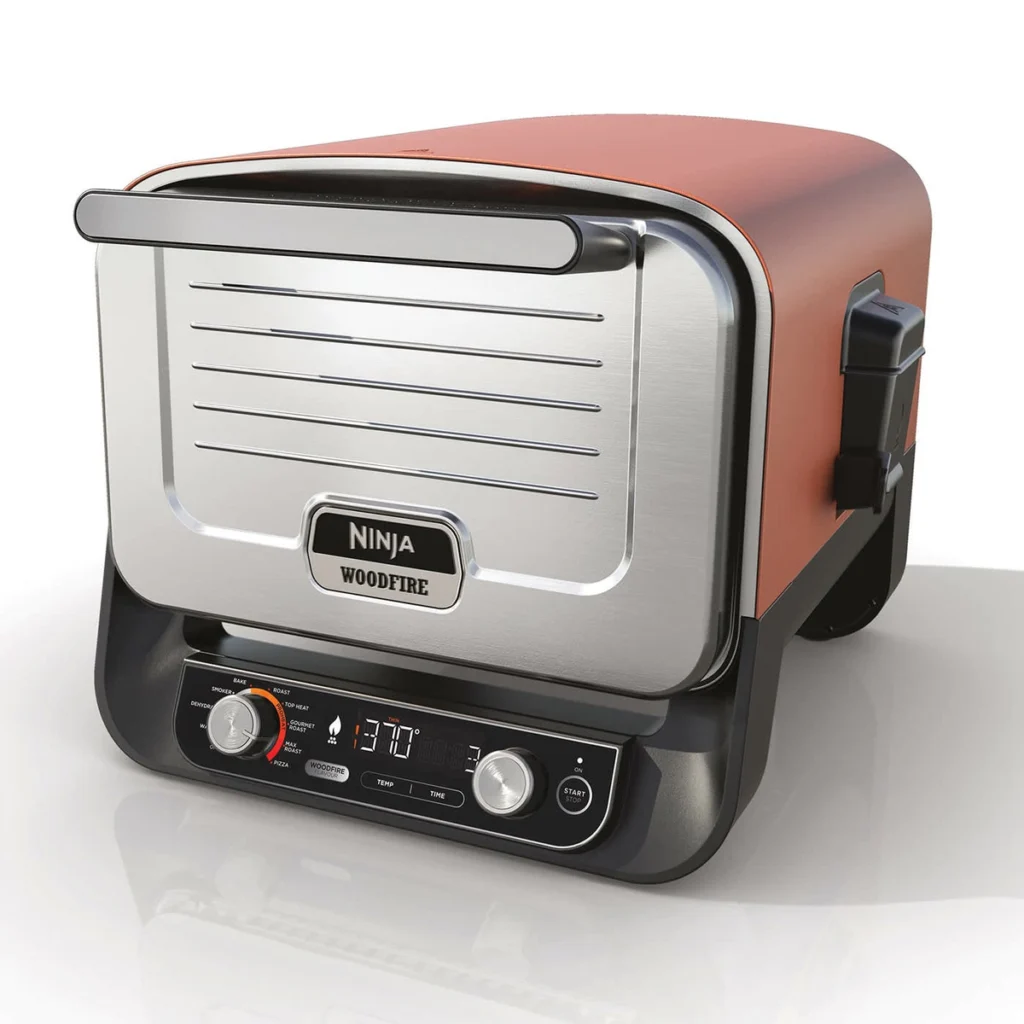 Ninja Woodfire vu de l’autre côté : le panneau de commande et le compartiment à granulés