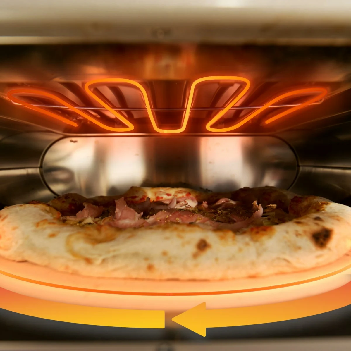 La résistance du haut et la pierre tournante du Tefal Pizza Pronto, une pizza en cuisson
