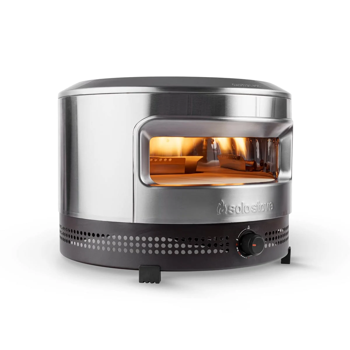 Solo Stove Pi Prime de trois quarts : four rond en acier inoxydable sur sa base noire